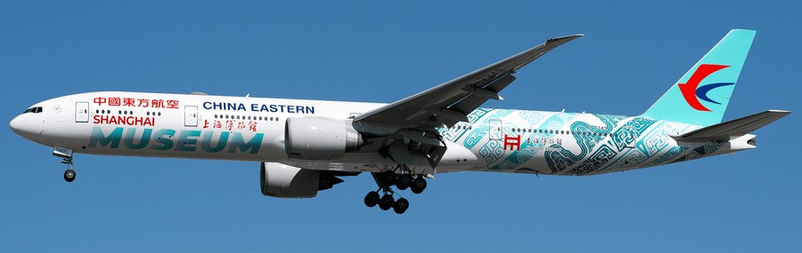 Boeing 777-300ER China Eastern на рейсе Шанхай — Париж